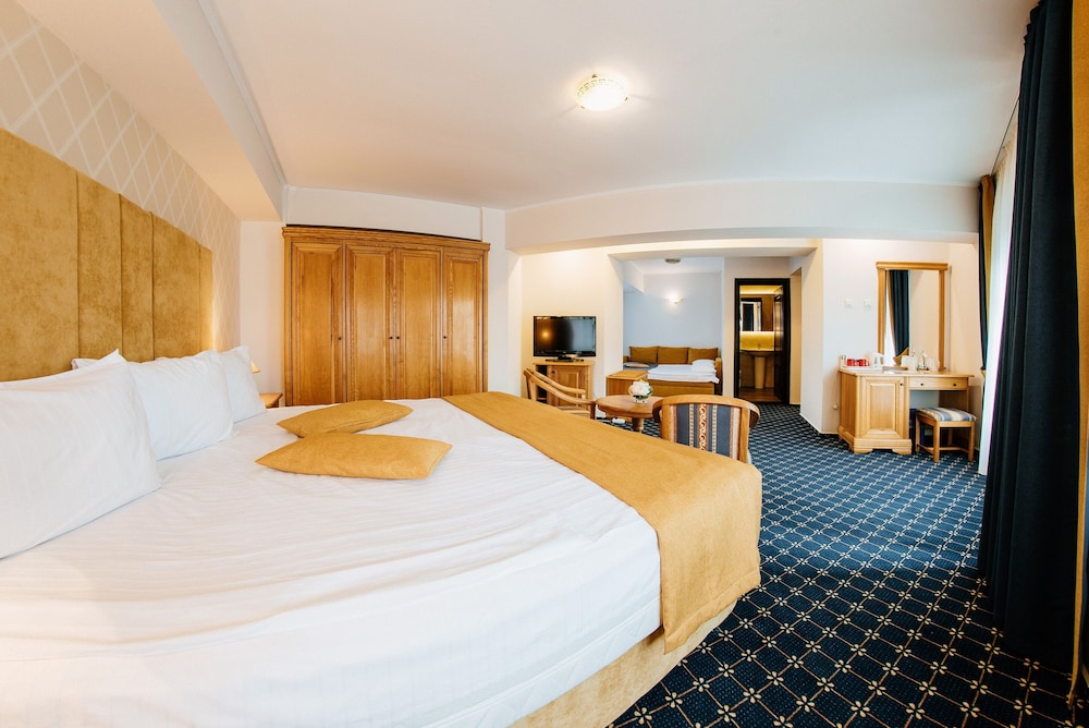 Junior Suite, Multiple Beds (with Sofabed) photo 2