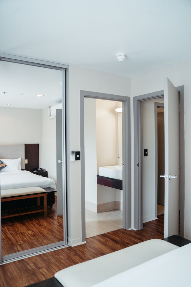 Four Bedroom Apartment - Kitchenette
