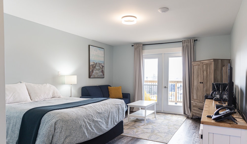 Studio, 1 Queen Bed, Partial Ocean View, Not Ocean Front photo 2