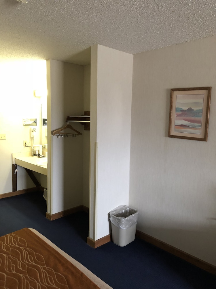 Room, 2 Queen Beds, Non Smoking photo 3