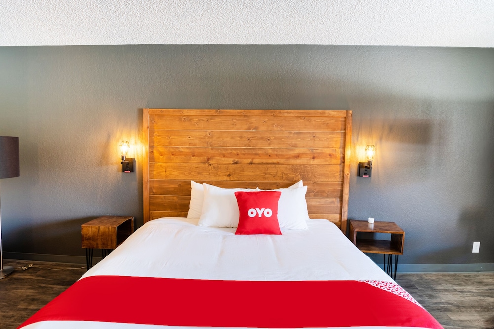 Premium Room, 1 King Bed - Photo 3