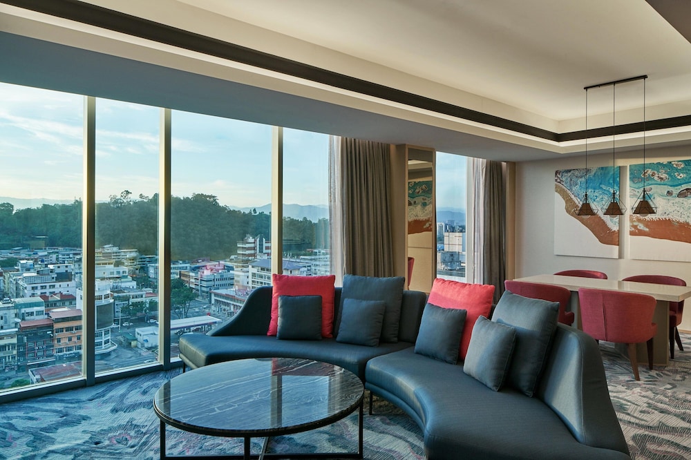 Club Suite, 1 Bedroom, Non Smoking, City View - Photo 2