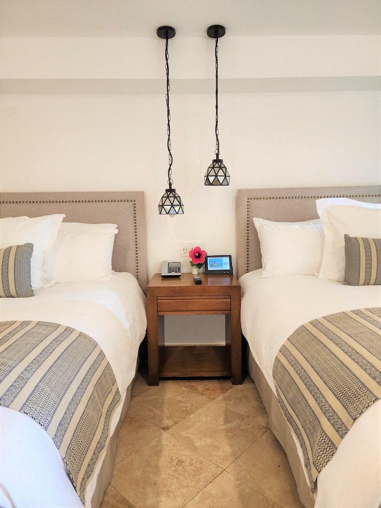 Deluxe Room, 2 Double Beds, Partial Ocean View
