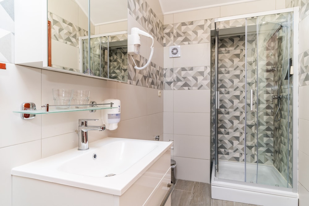 Standard Apartment thumbnail 6