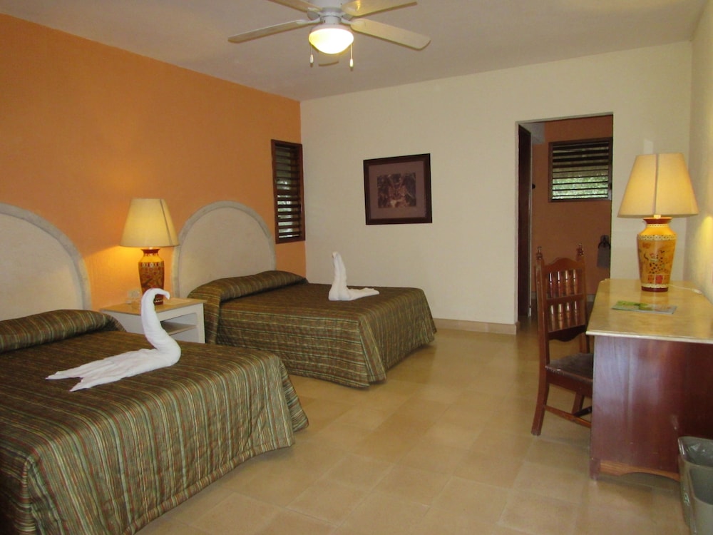 Standard Double Room, 2 Double Beds - Photo 5