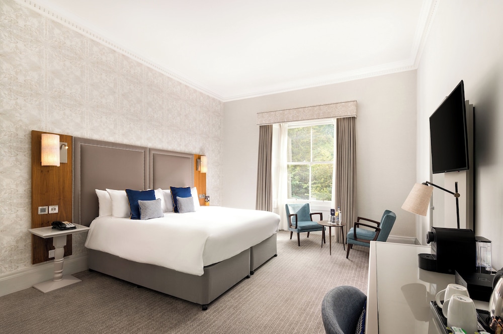 Premium Room, 1 King Bed - Photo 8