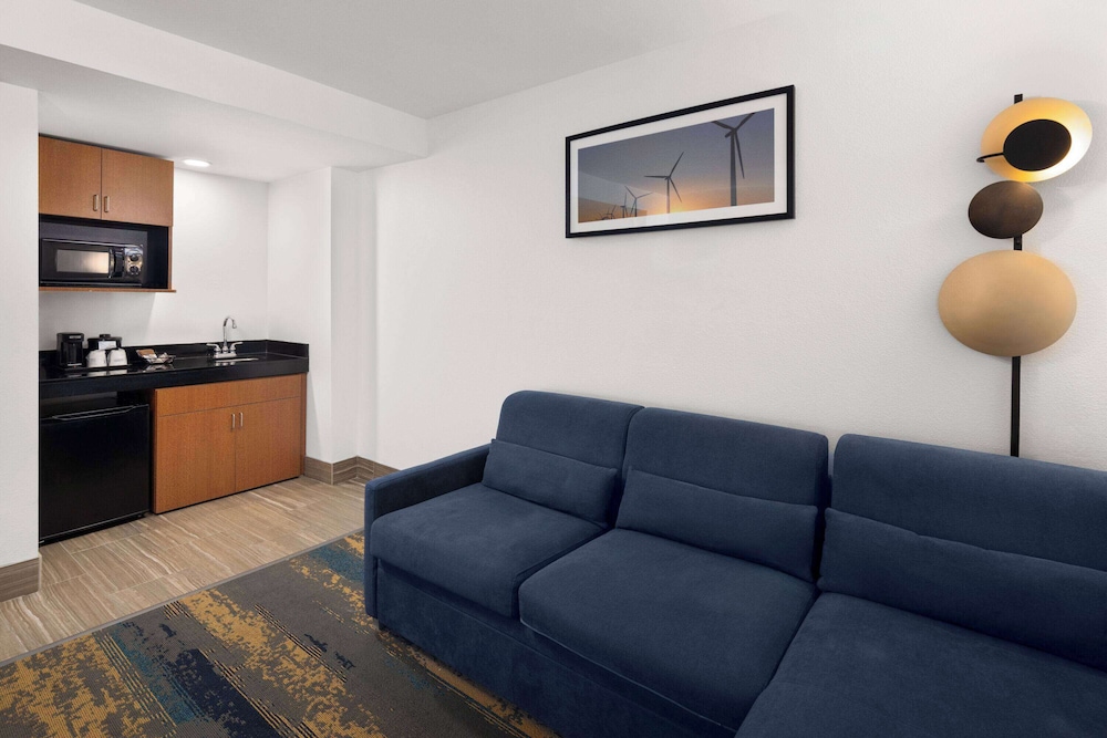 Suite, Multiple Beds, Non Smoking - Photo 4