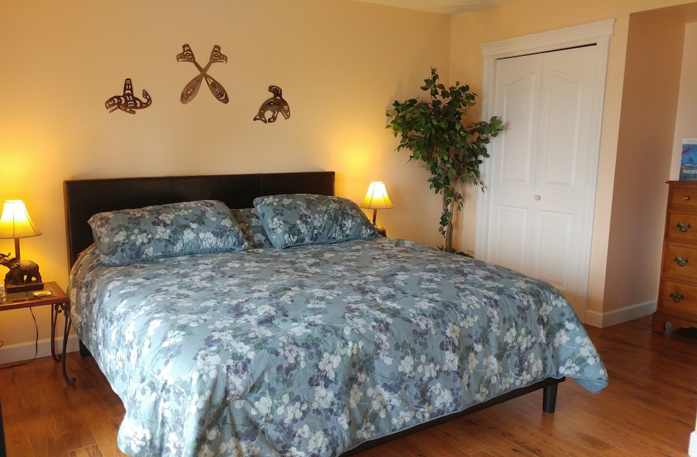 Room, 1 King Bed, Ocean View photo 1
