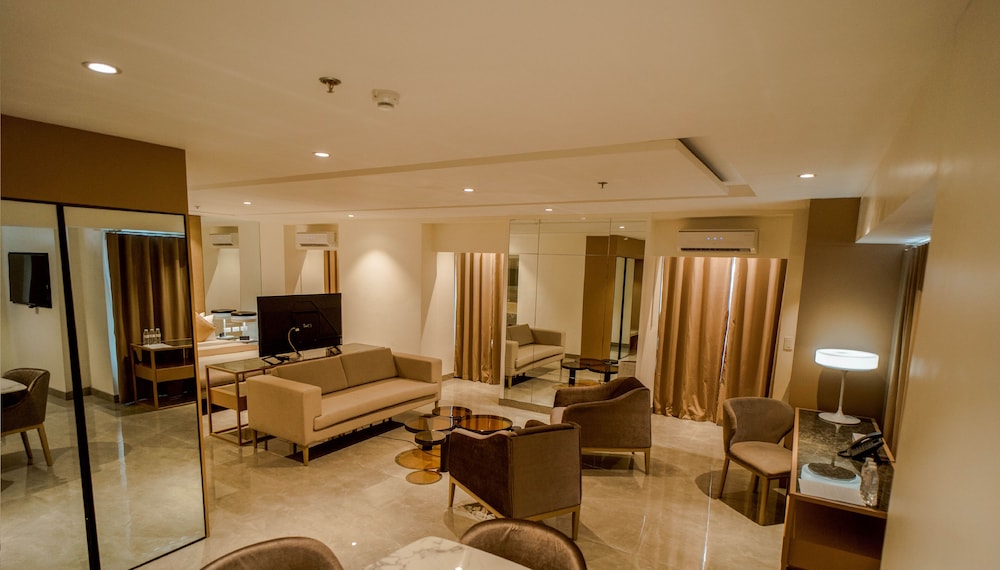 Suite Room - Photo 1