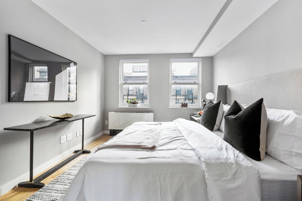 Presidential Apartment, 3 Bedrooms, Kitchen, City View photo 3