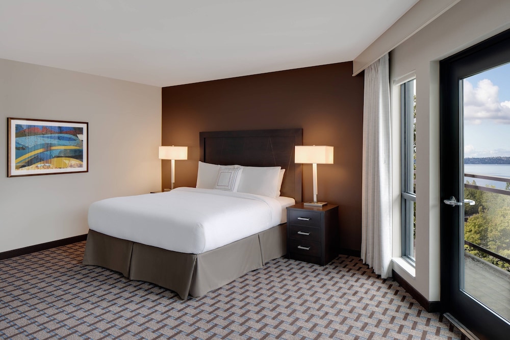 Junior Suite, 1 King Bed with Sofa bed, Corner photo 2