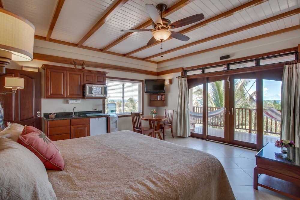 Suite, 1 King Bed, Balcony, Sea View