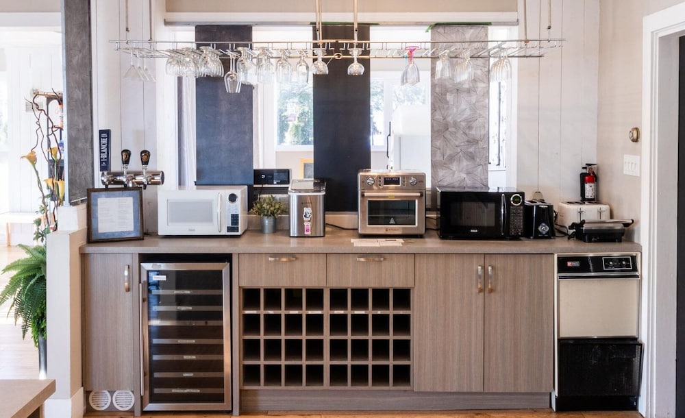 Grand Apartment, Multiple Bedrooms, Kitchen, River View photo 3