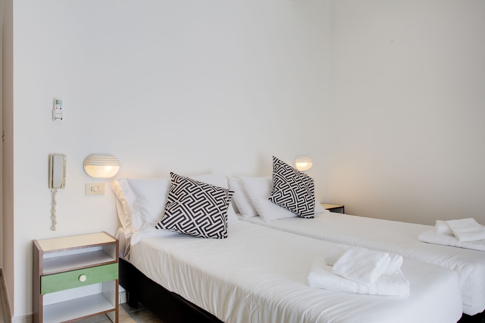 Double or Twin Room - Photo 16