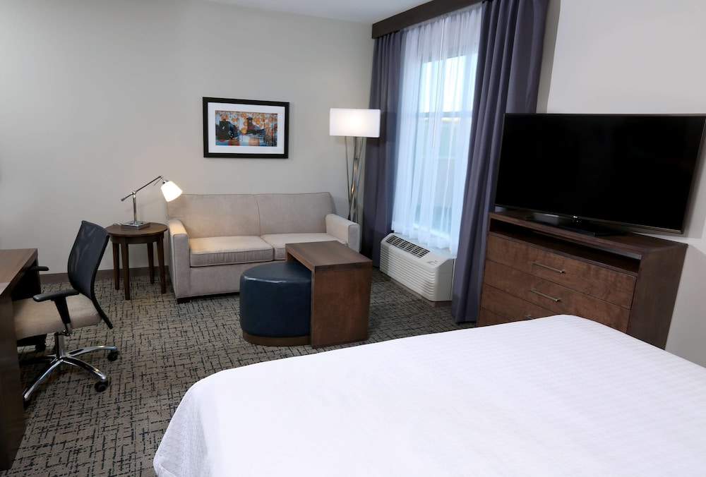 Studio, 1 King Bed, Accessible, Bathtub (Mobility & Hearing) photo 1