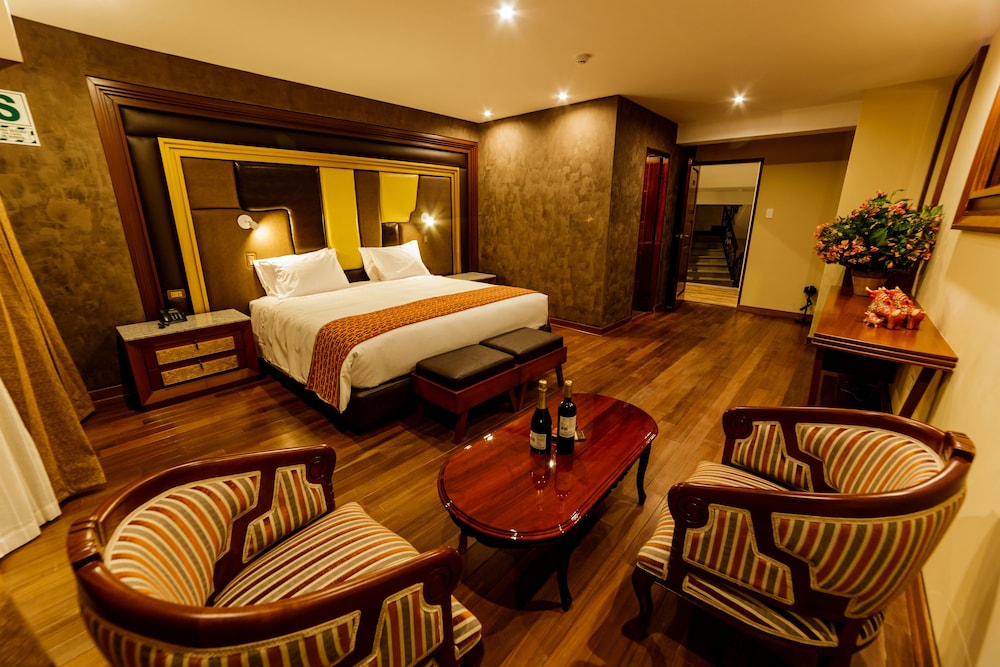 Deluxe Suite, 1 King Bed photo 1