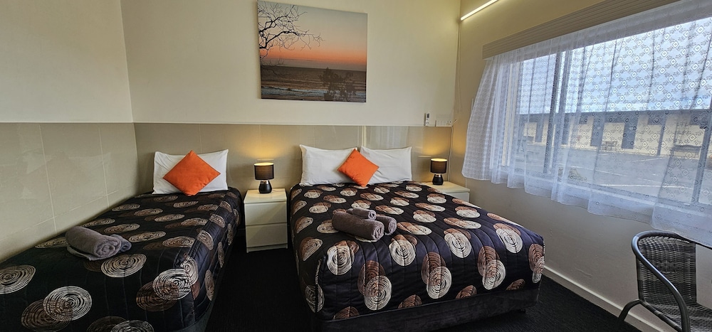 Basic Triple Room photo 3