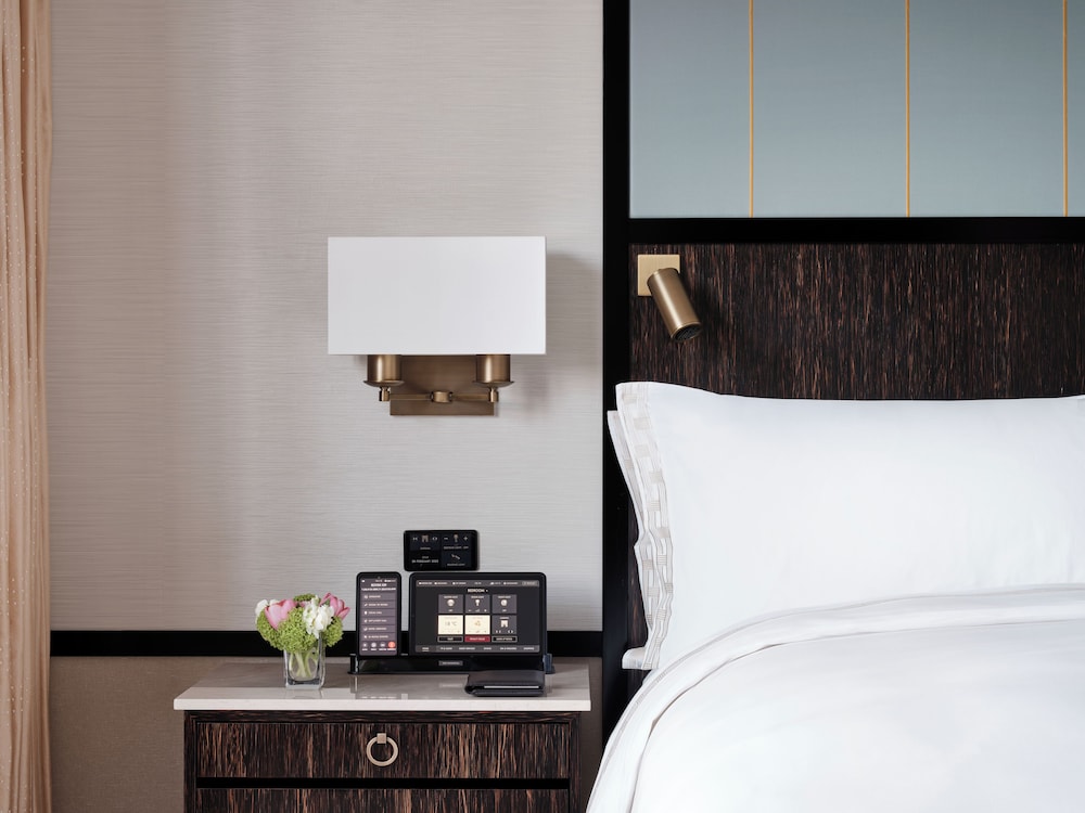Superior Suite, 1 King Bed, Accessible