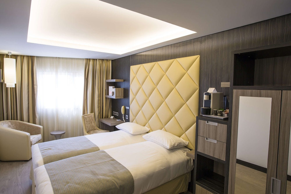 Superior Room, 1 King Bed (Twin bed on request) - Photo 4