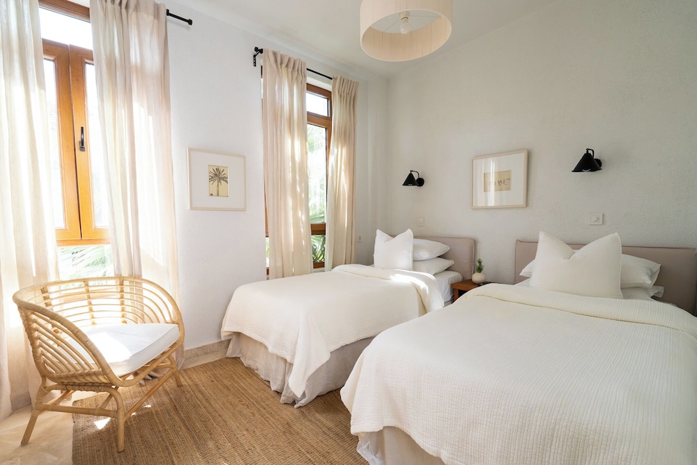 Standard Twin Room, Non Smoking photo 1