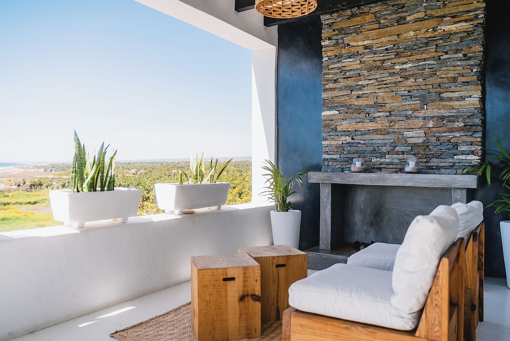 Suite #4 Ocean View King with Kitchenette photo 3