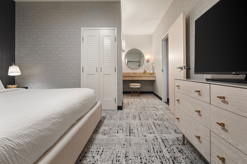 Suite, 1 Bedroom - Photo 7