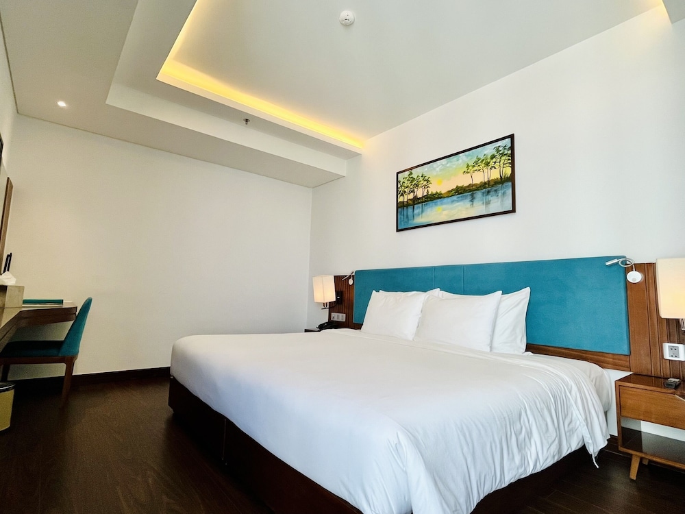 Premier Twin Room With Partial Sea View photo 3