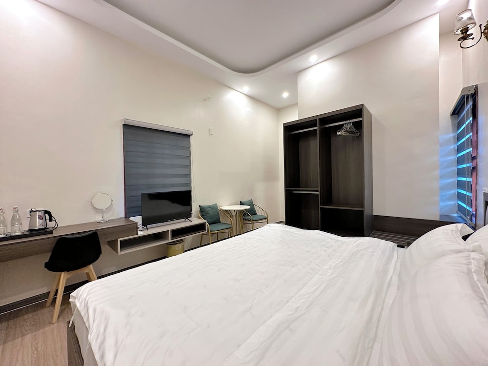 Family Double Room, 1 King Bed, Ensuite photo 2