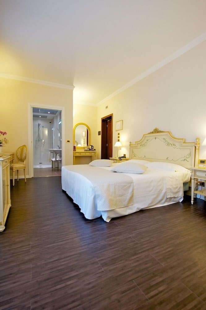 Deluxe Room, 1 Double Bed - Photo 7