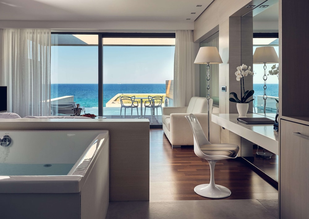 Honeymoon Suite, Private Pool, Sea View photo 3