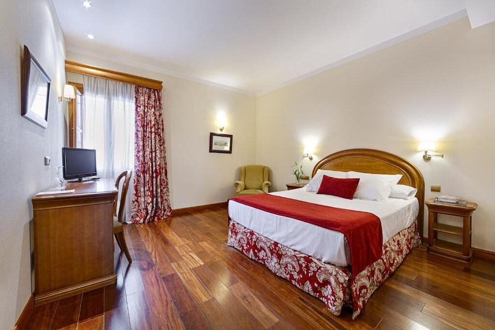 Double Room, 1 Queen Bed (2 adults) - Photo 3