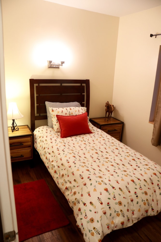 Comfort Room, 1 Twin Bed, Shared Bathroom