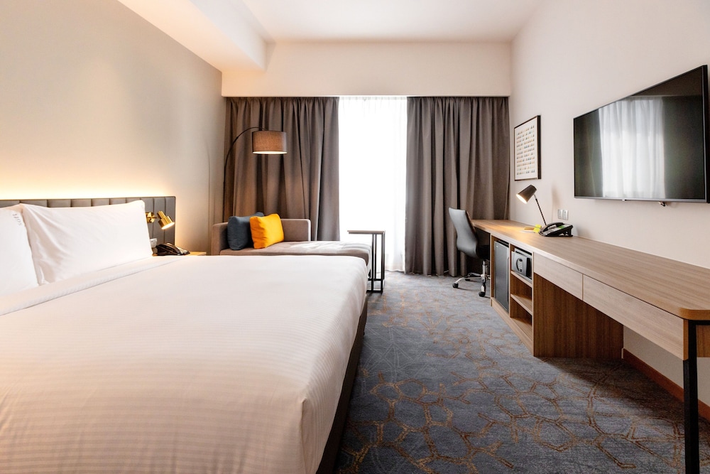Standard Room, 1 King Bed - Photo 3
