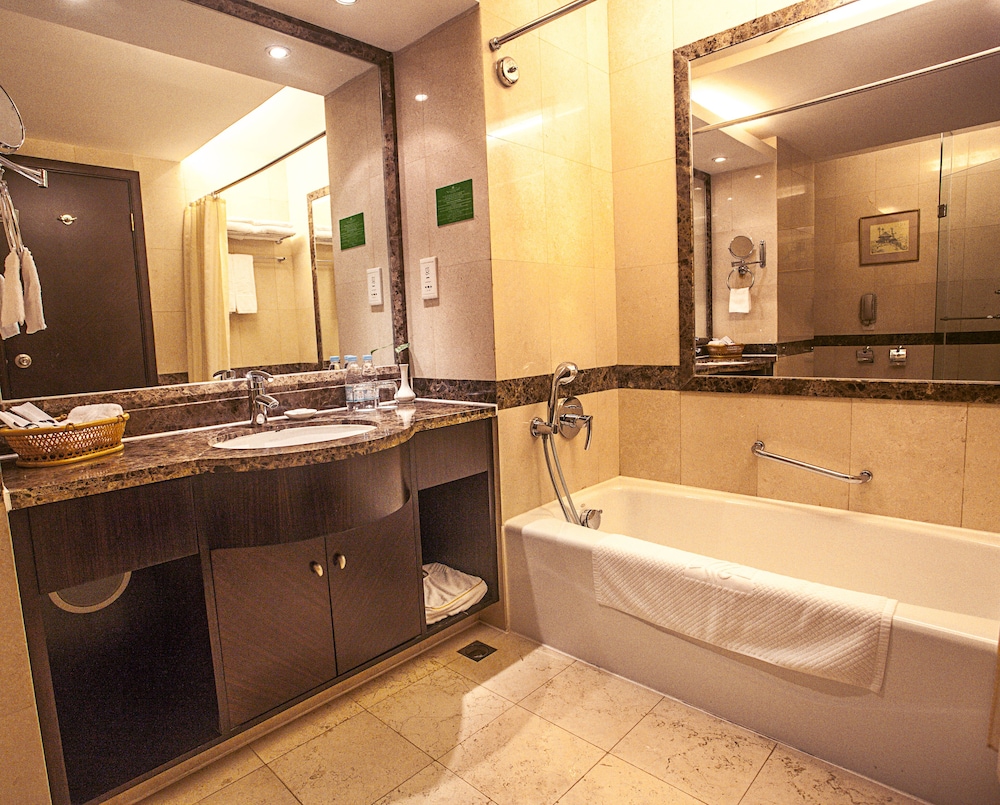 Standard Twin Room, River View thumbnail 5