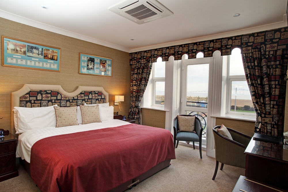 Deluxe Double Room, 1 King Bed photo 3