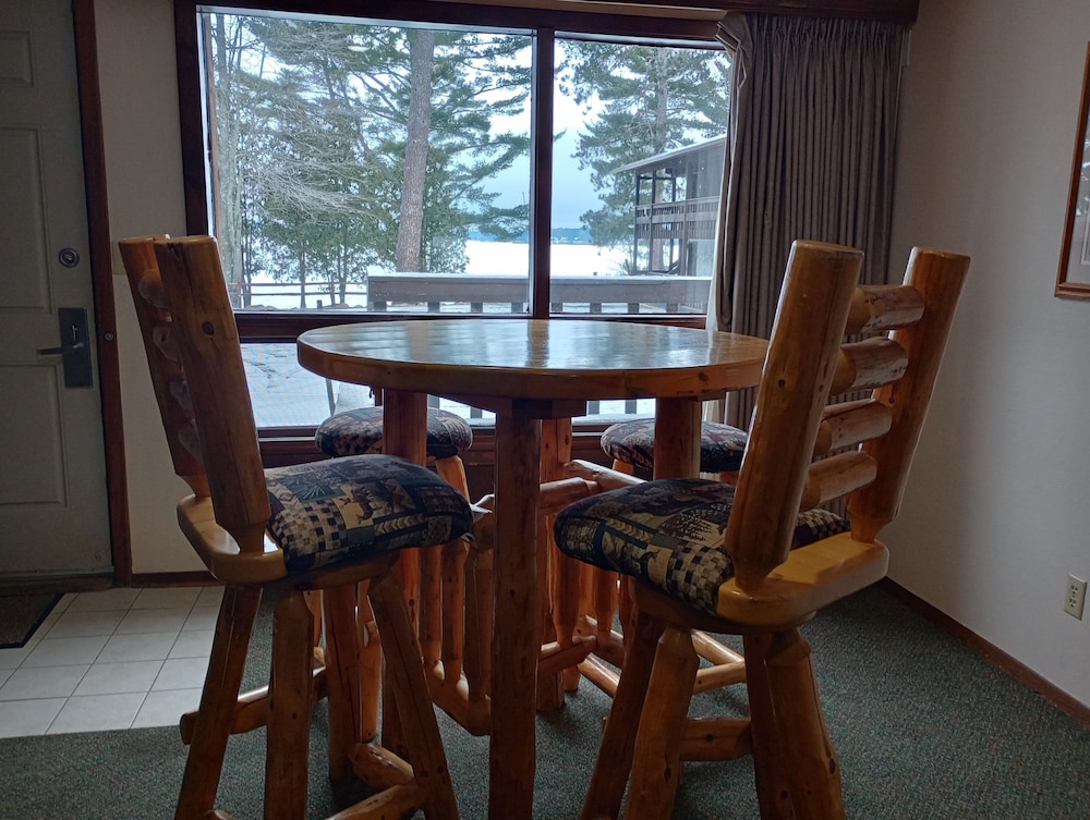 Suite, 2 Queen Beds, Non Smoking, Lake View