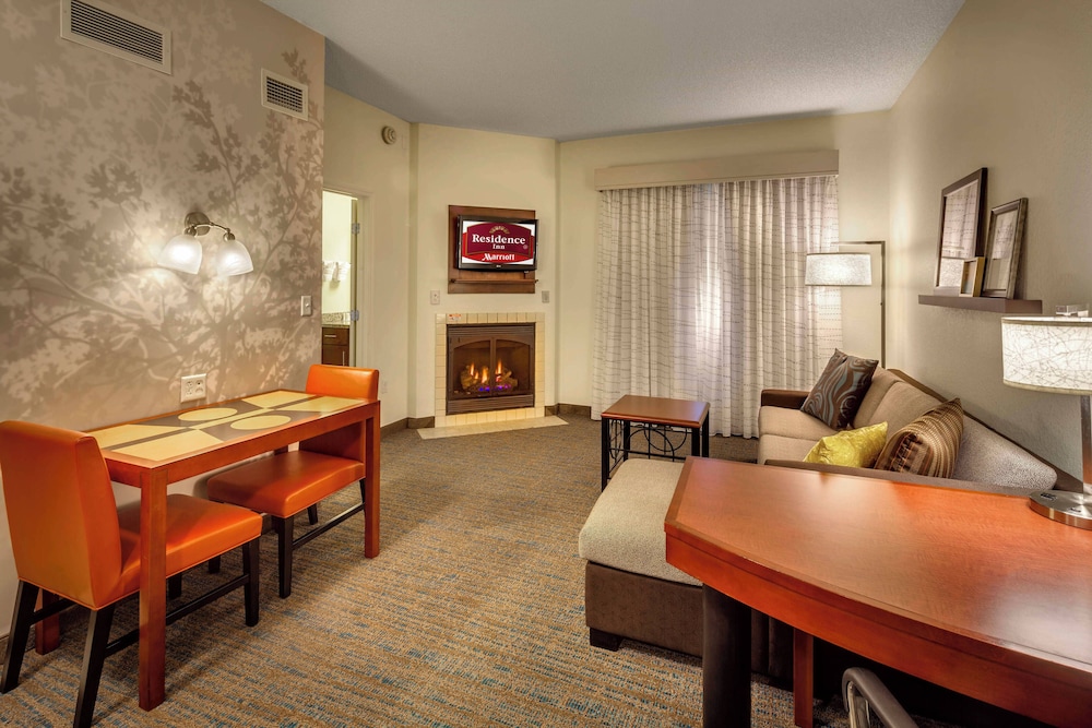 Suite, Large 1 Bedroom - Photo 1