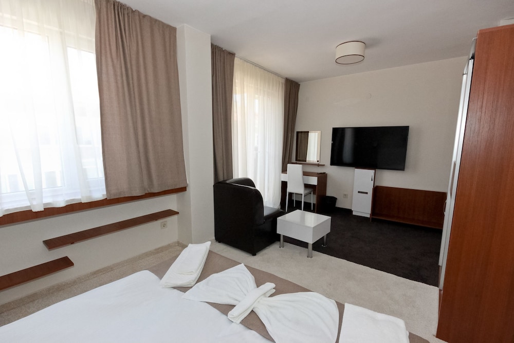 Luxury Double Room, 1 Double Bed, Balcony photo 2