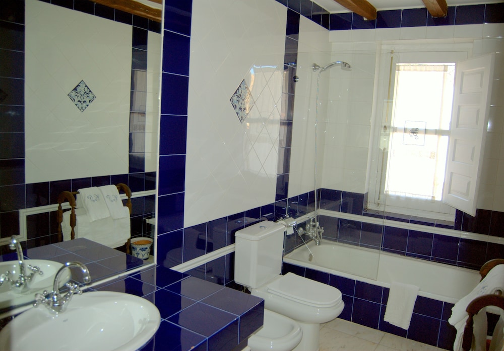 House, 4 Bedrooms photo 3