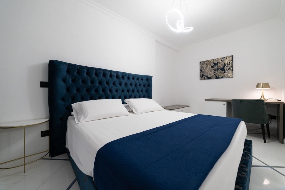Deluxe Quadruple Room, 1 King Bed with Sofa bed, Non Smoking, Ensuite