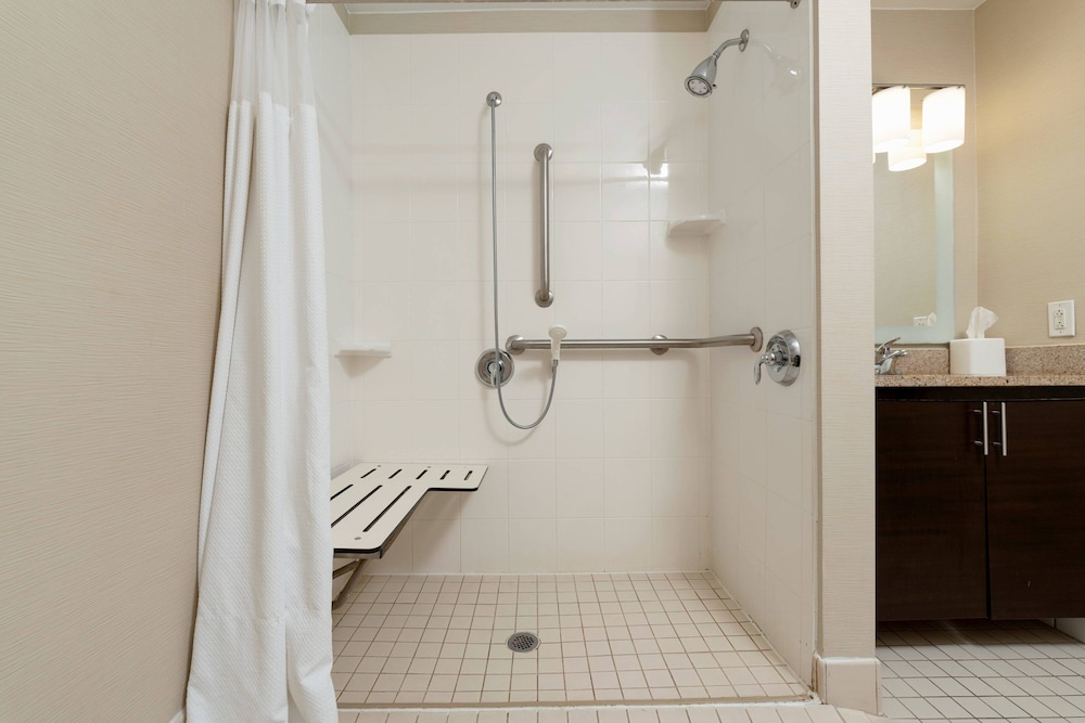 Suite, 1 Bedroom - Photo 14
