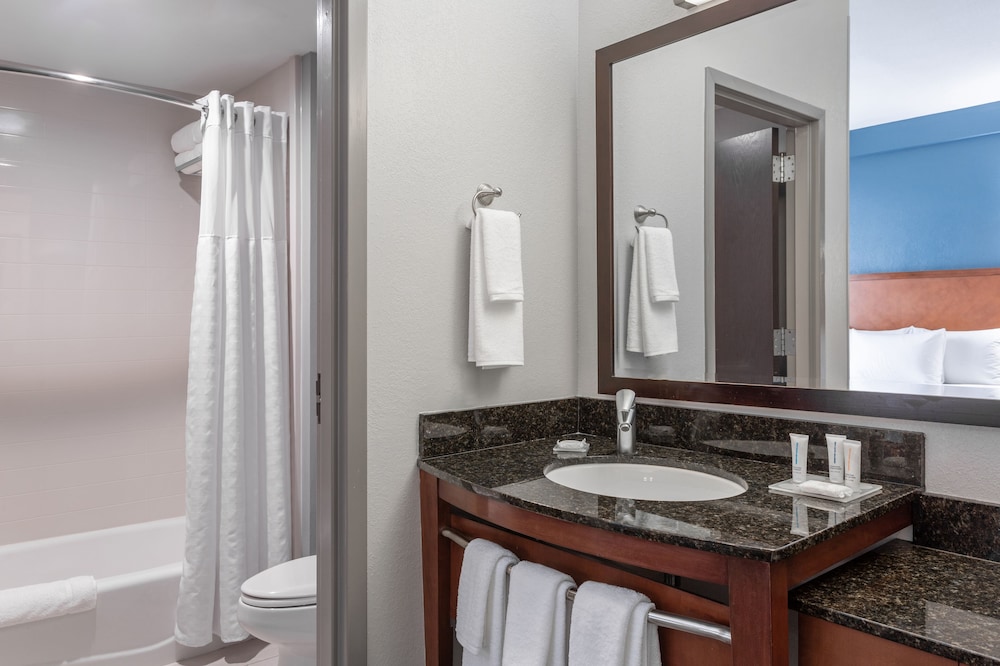 Standard Room, 2 Queen Beds - Photo 6