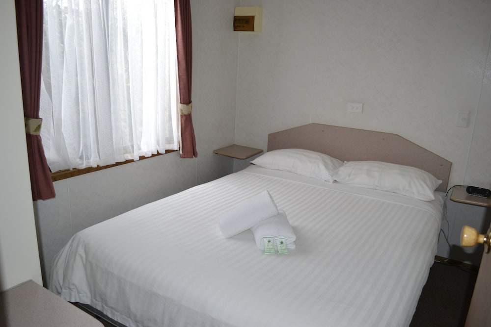 Basic Cabin, 2 Bedrooms photo 3