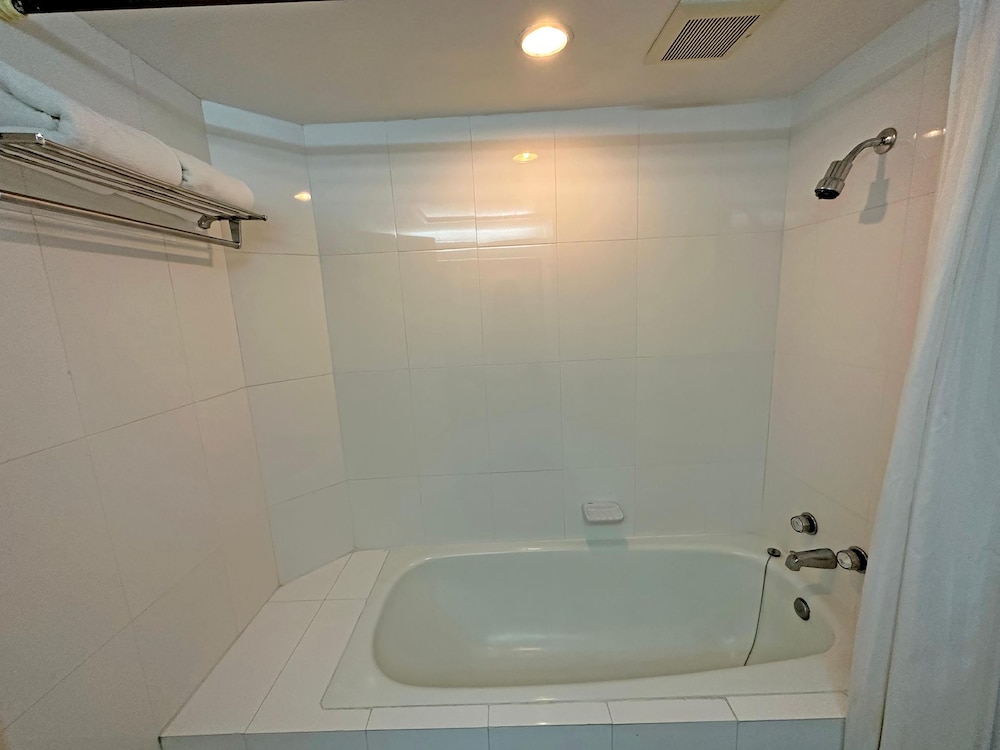 Deluxe Twin Room - Photo 11