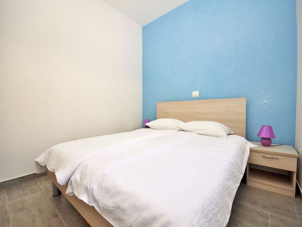 Apartment, Multiple Beds