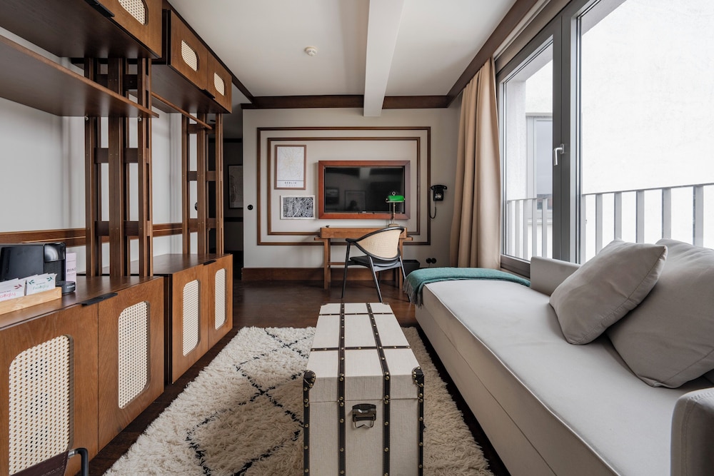 Extra Large Room, Separate Living Area