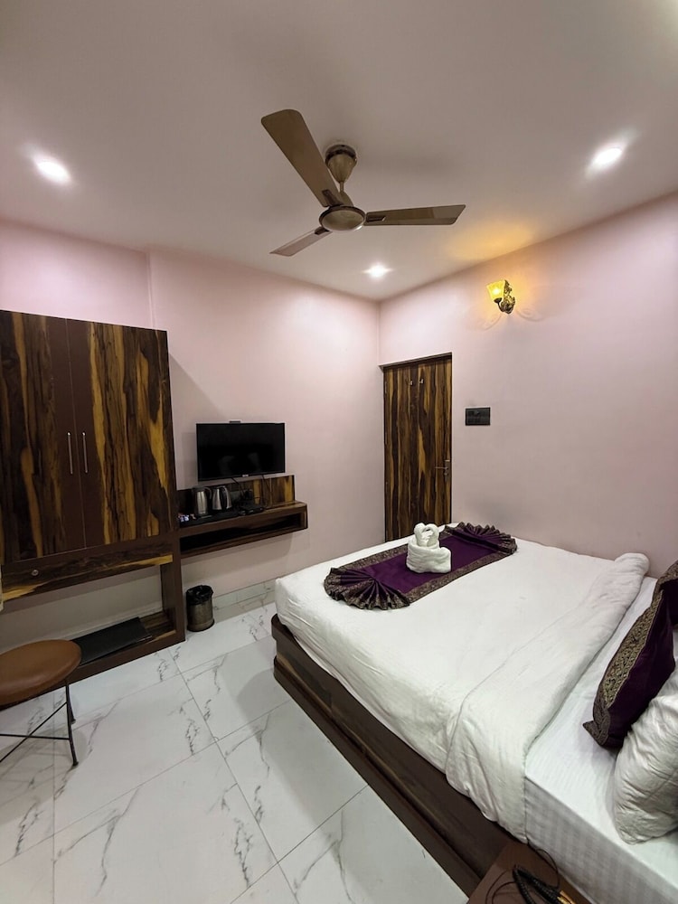 Deluxe Double Room, City View