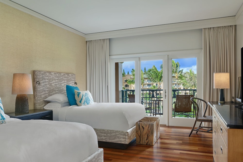 Deluxe Room, 2 Queen Beds, Lanai, Resort View - Photo 3