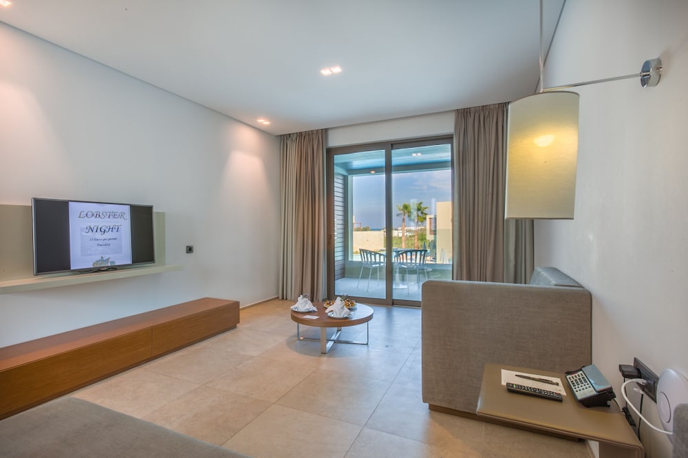 Executive Suite with Two Bedrooms Swim-up with Sharing Pool - Photo 10