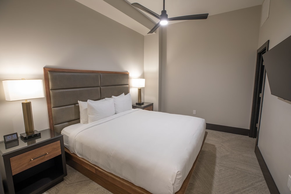 Deluxe Room, 2 Queen Beds photo 2